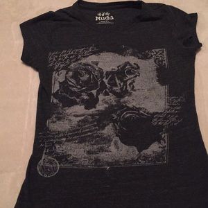 Gray T-shirt with grey accents